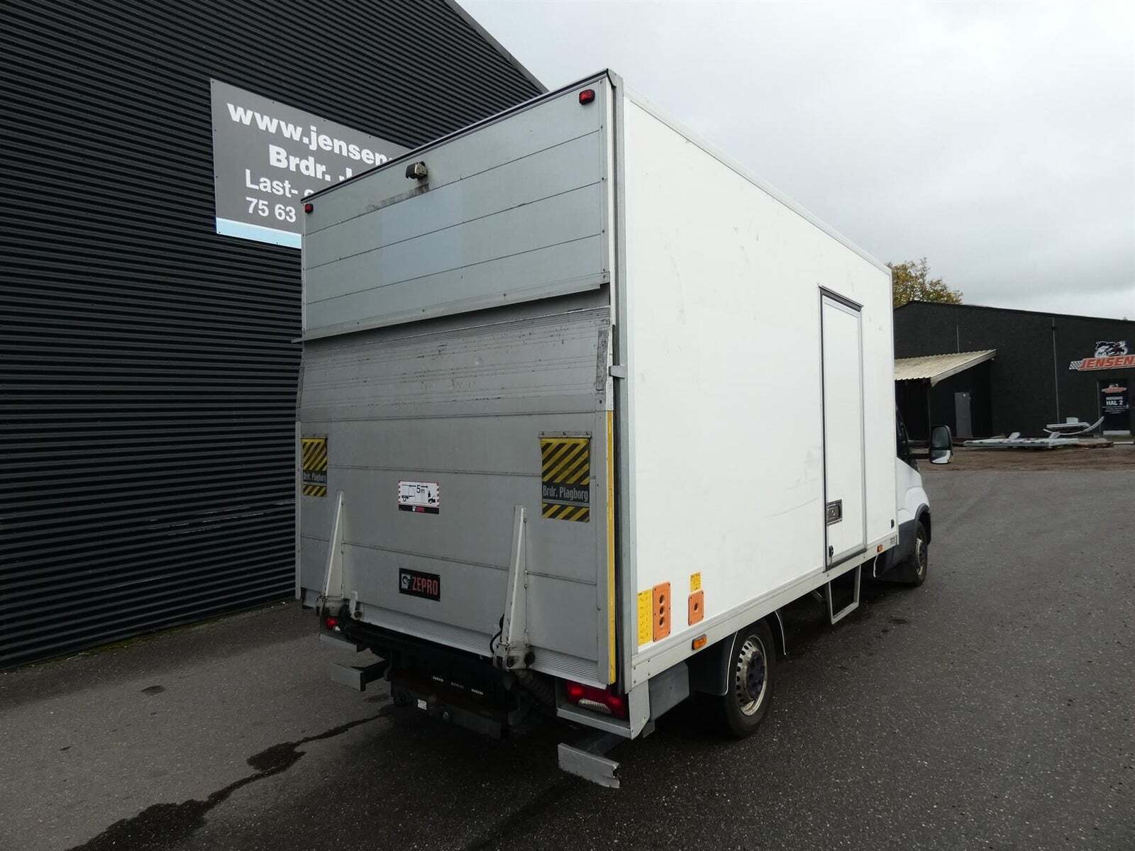 Iveco Daily 2,3 35S16 Alukasse m/lift AG8