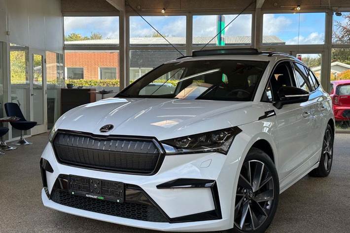 Hvid Skoda Enyaq fra 2021 set udefra