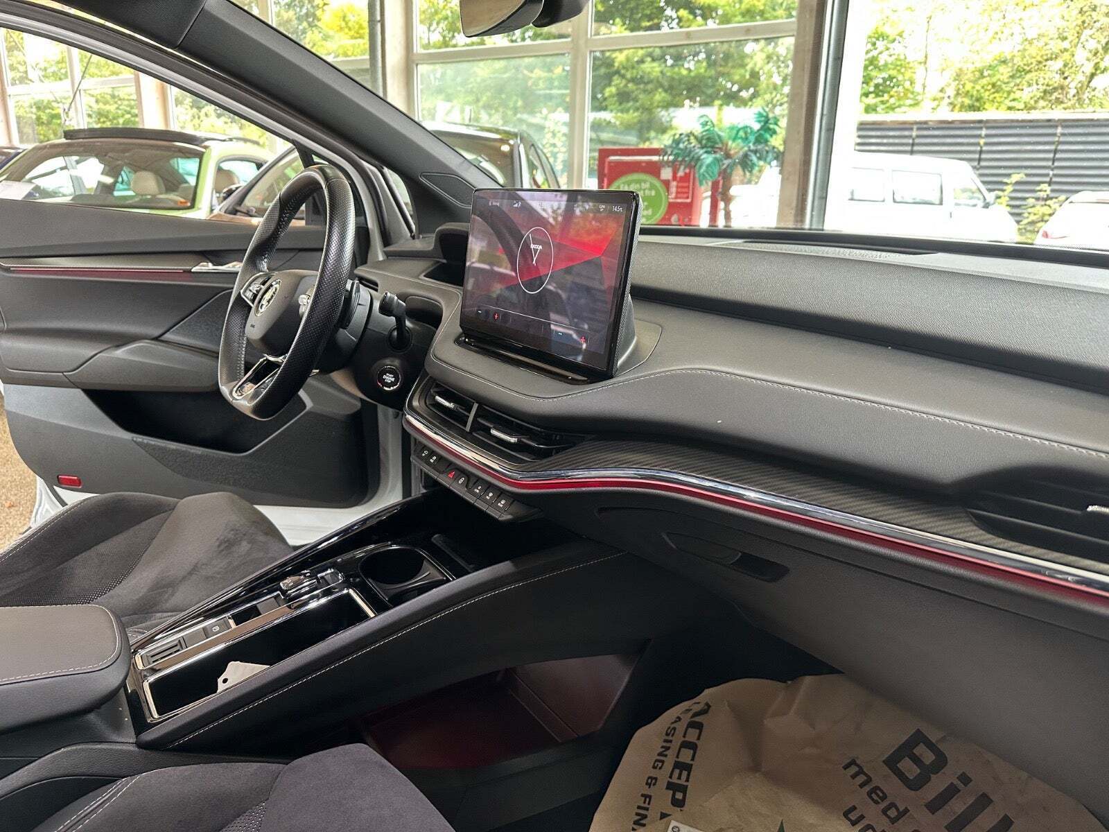 Hvid Skoda Enyaq fra 2021