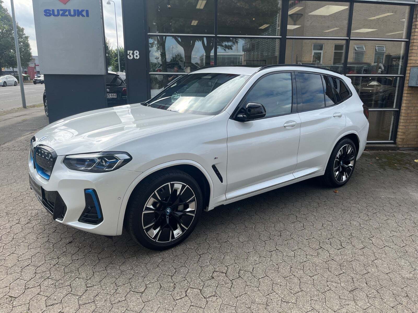 BMW iX3 Charged Plus M-Sport