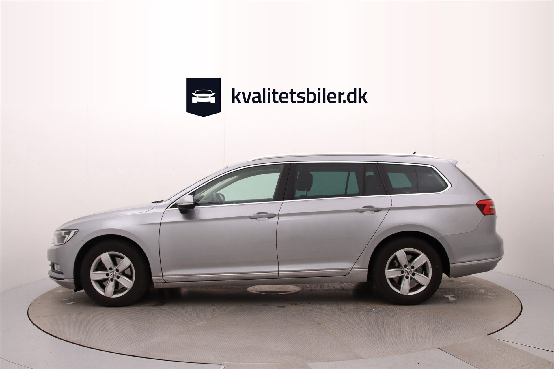 Sølv VW Passat fra 2017