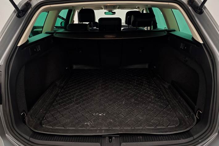 Sølv VW Passat fra 2017