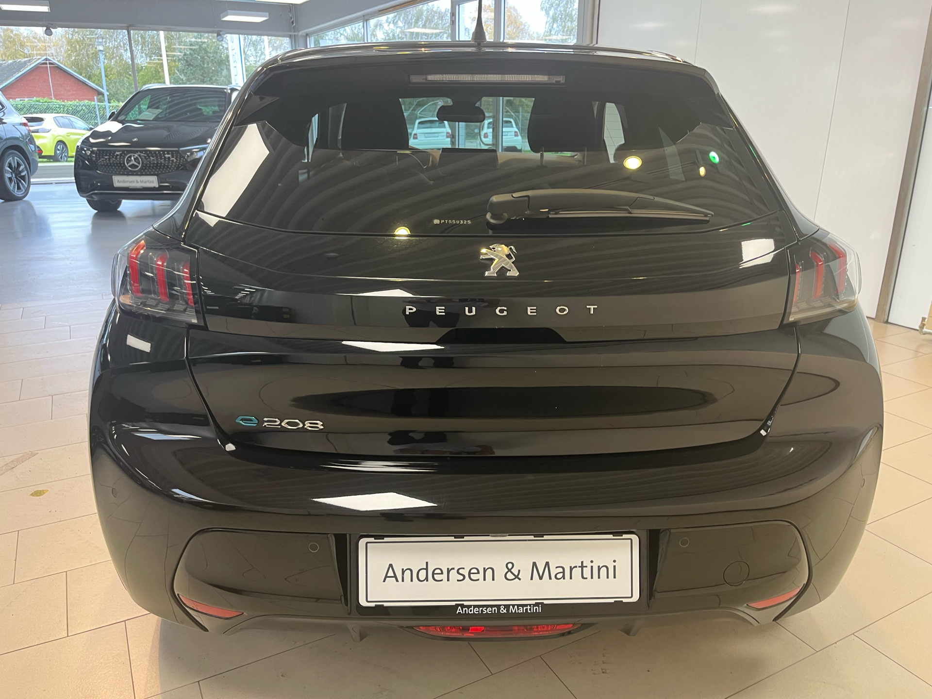 Sort Peugeot e-208 fra 2023