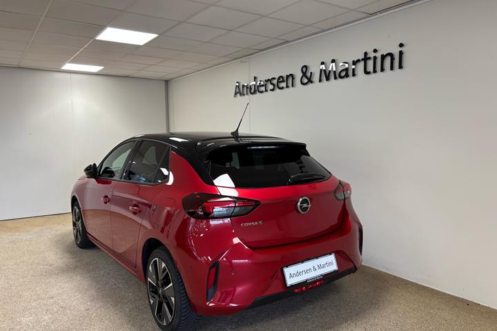 Rød Opel Corsa-e fra 2023