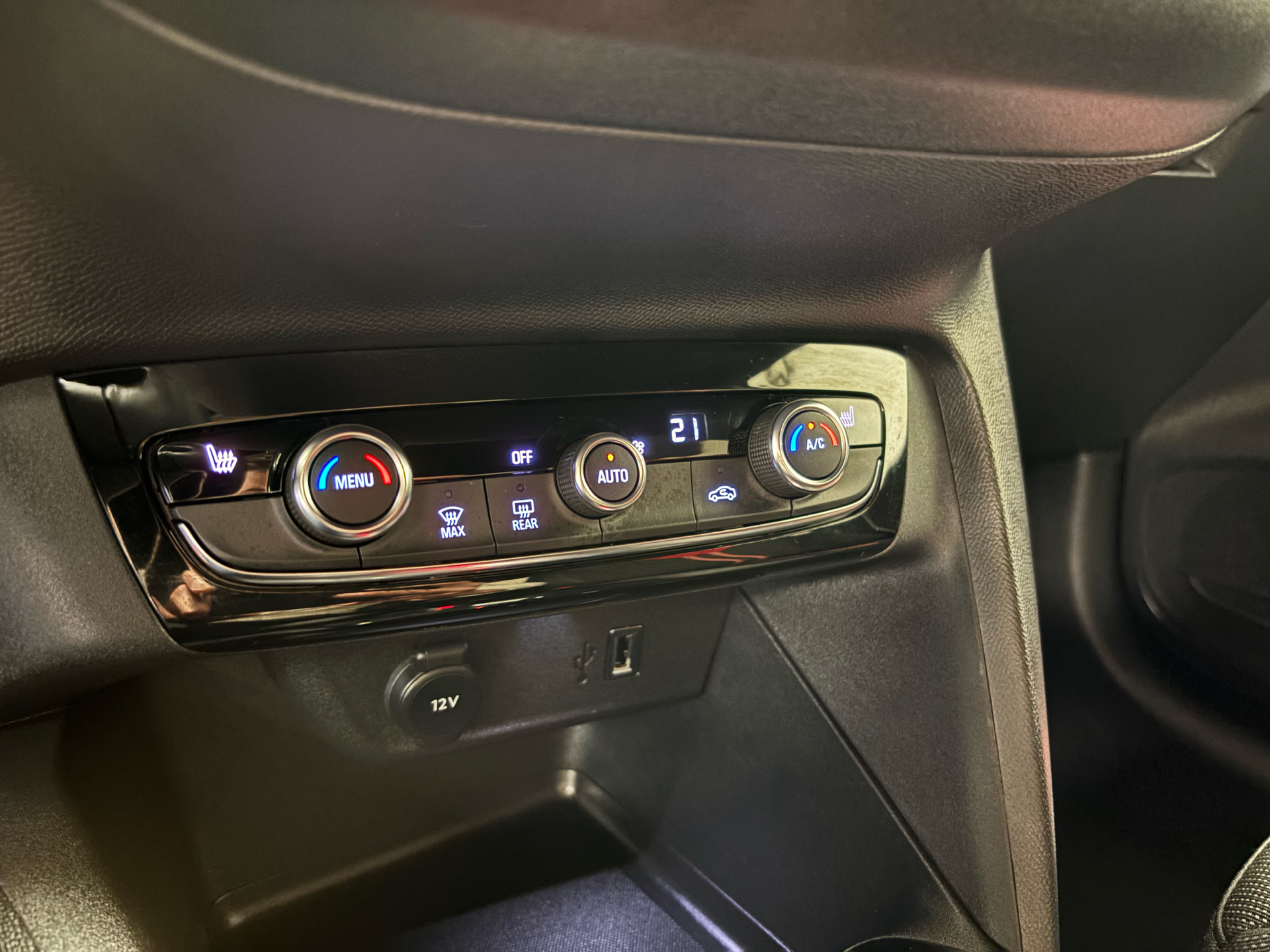 Rød Opel Corsa-e fra 2023