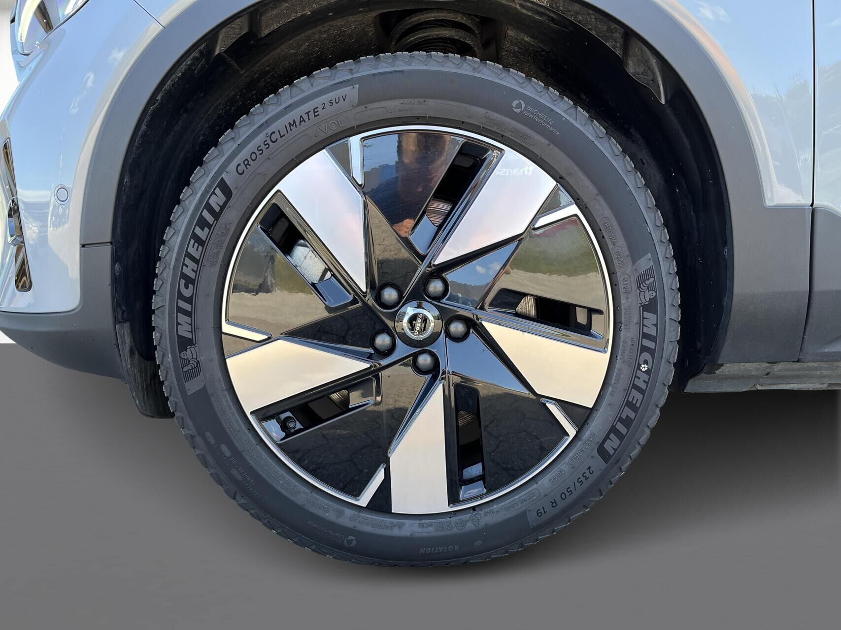 Grå Volvo C40 fra 2023