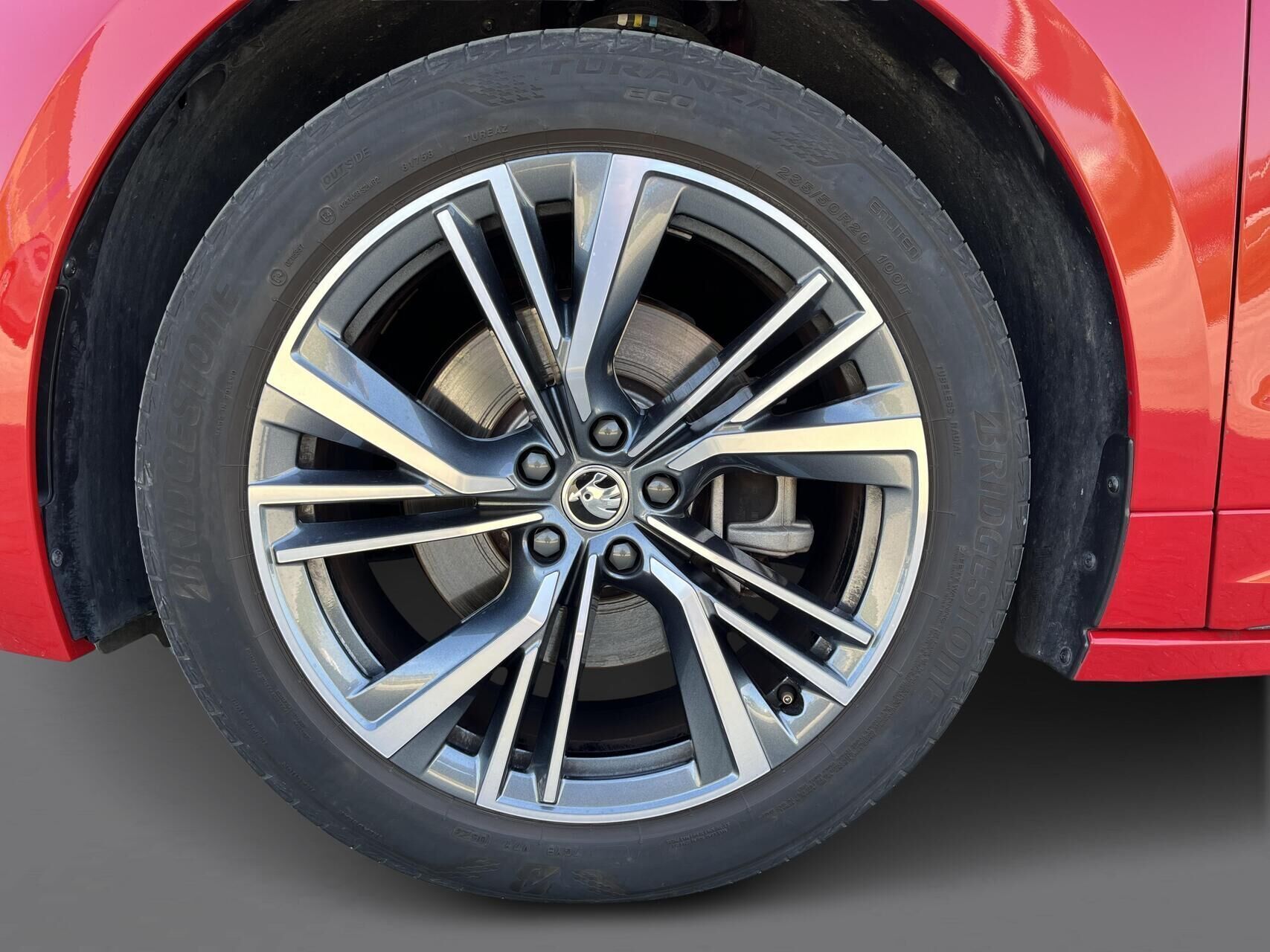 Rød Skoda Enyaq iV fra 2024