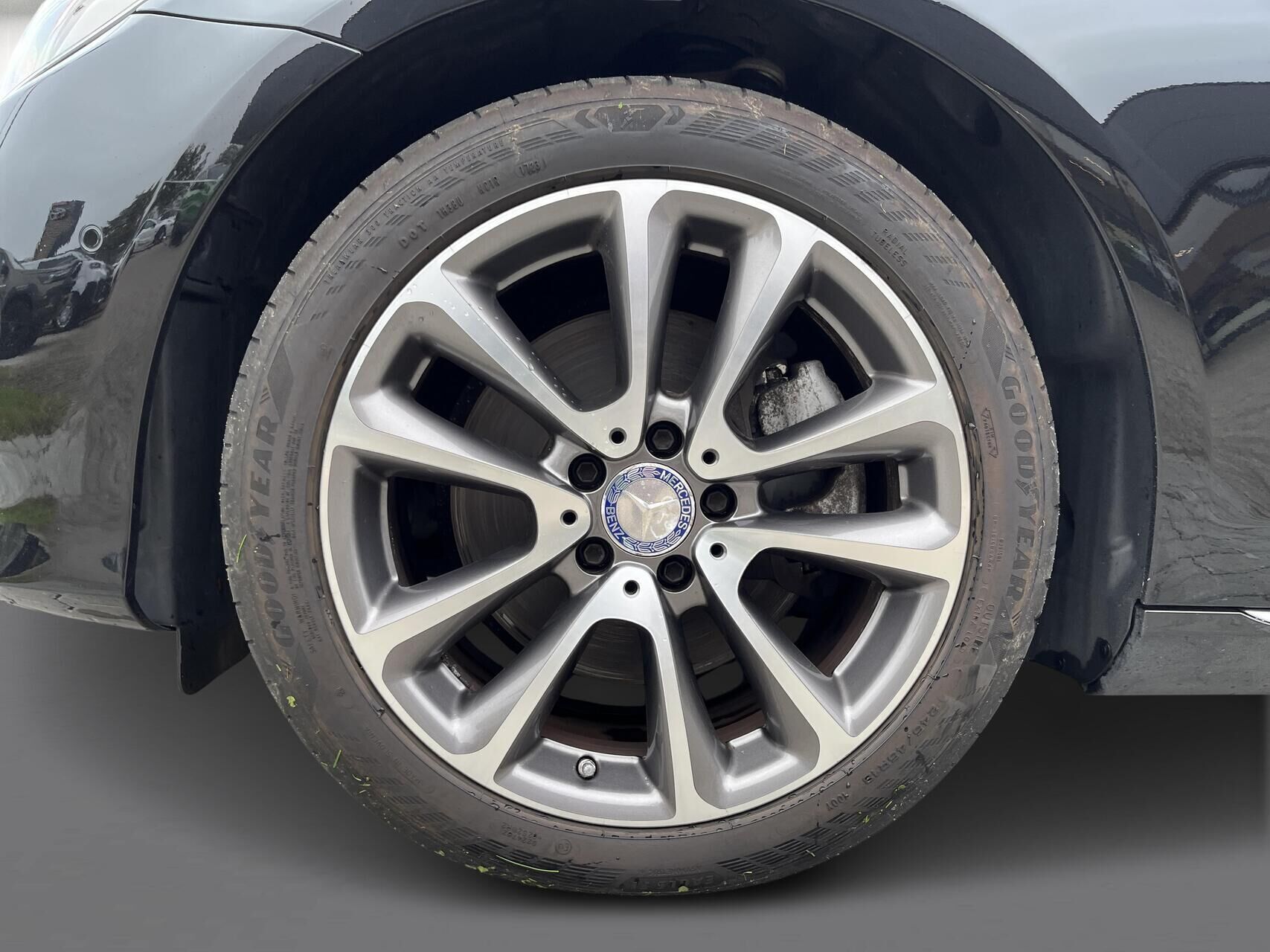 Sort Mercedes E220 d fra 2017