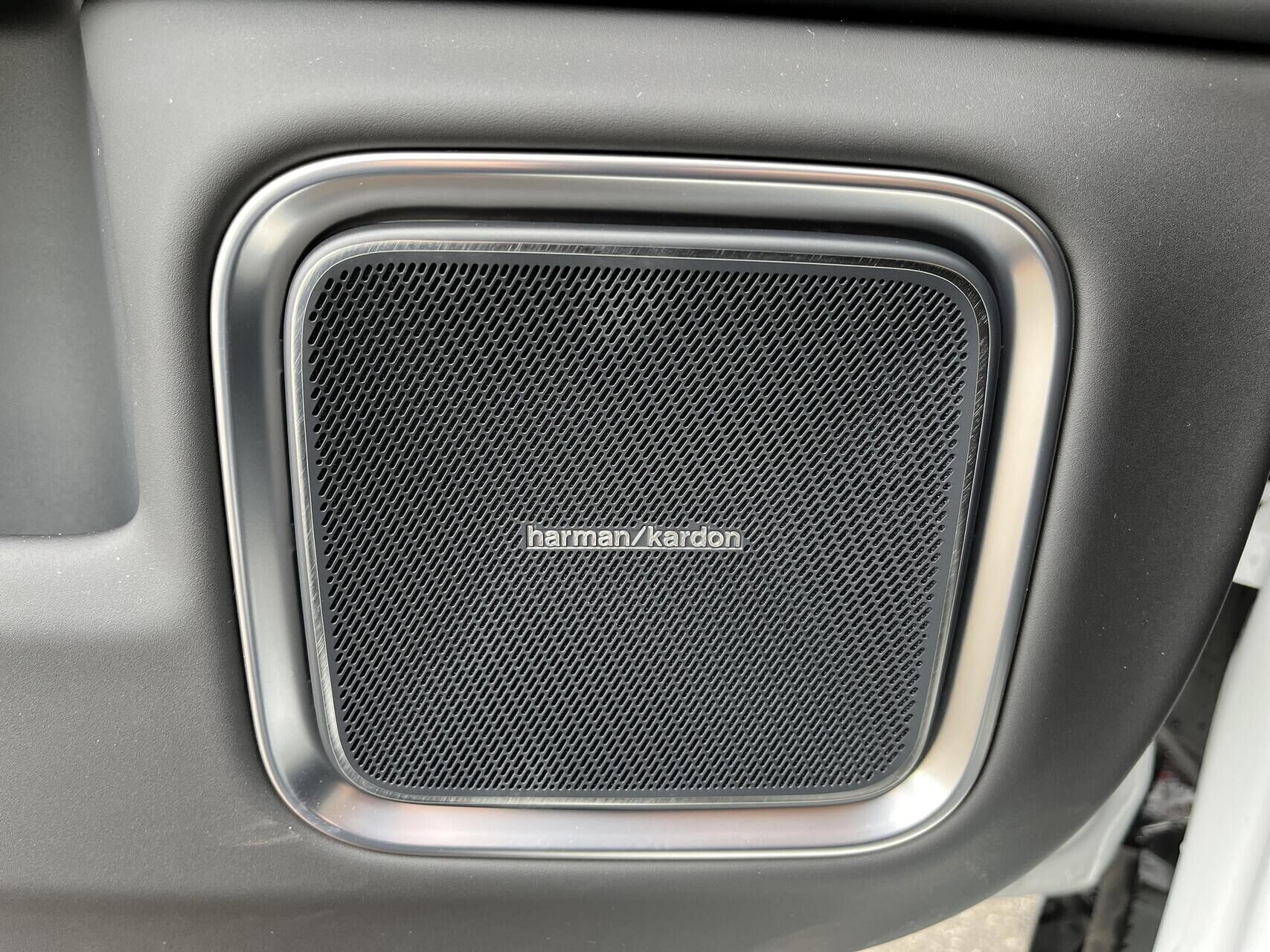 Hvid Polestar 4 fra 2025