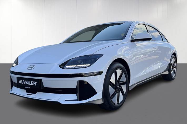 Hvid Hyundai Ioniq 6 fra 2025 set udefra