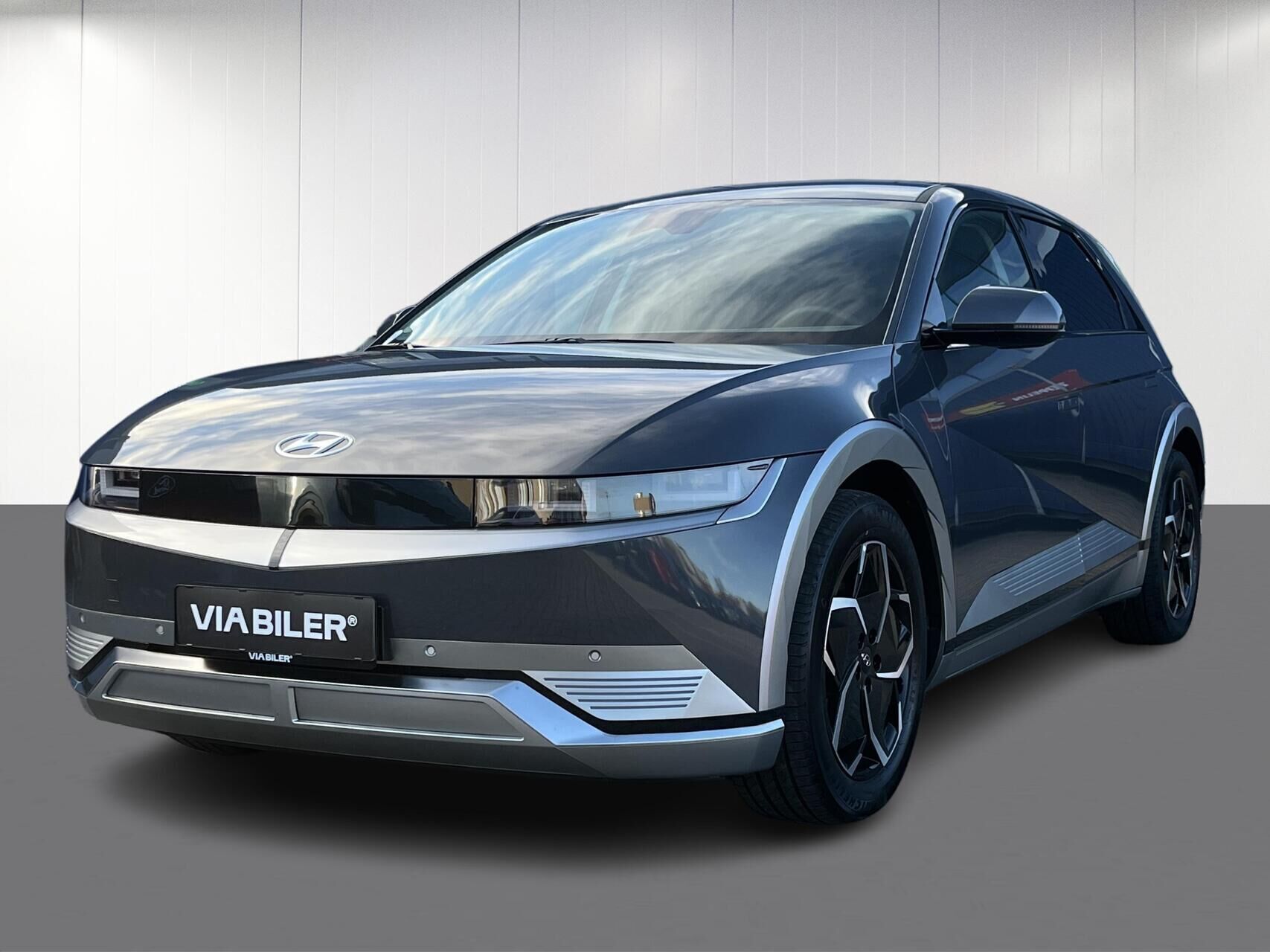 Grå Hyundai Ioniq 5 fra 2024 set udefra