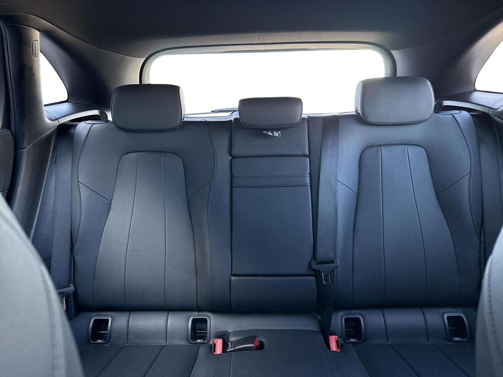 Grå Mercedes EQA 250 fra 2023