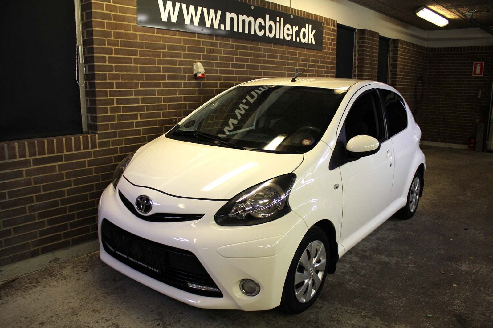 Hvid Toyota Aygo fra 2012