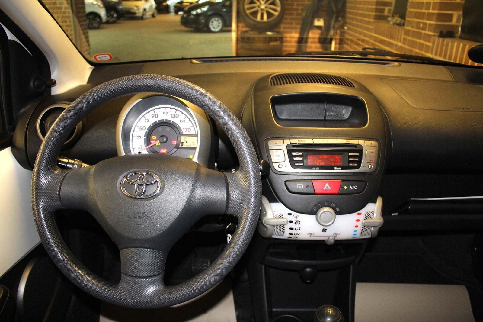 Hvid Toyota Aygo fra 2012