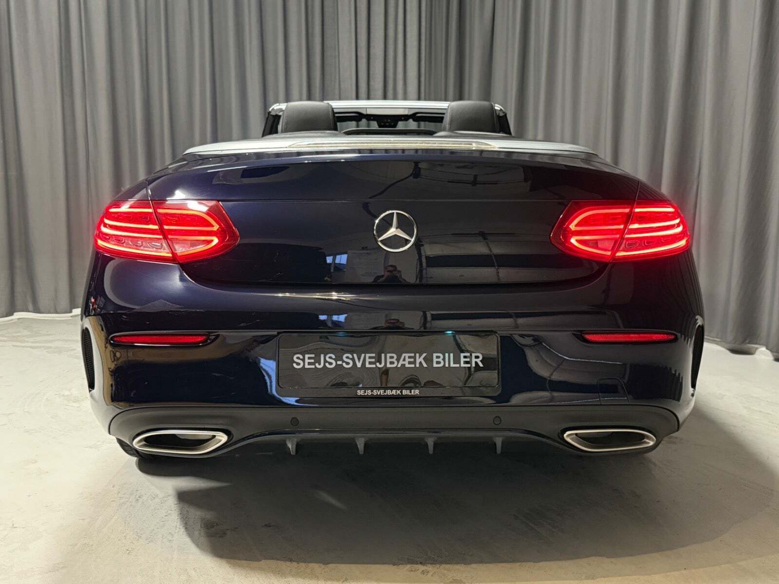 Blå Mercedes C200 fra 2017