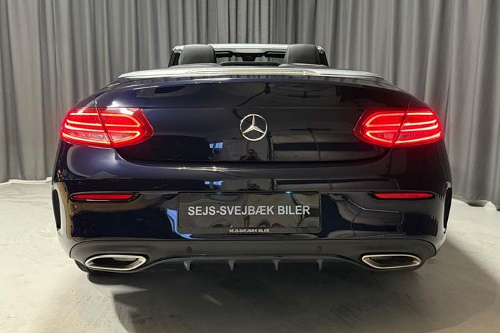 Blå Mercedes C200 fra 2017