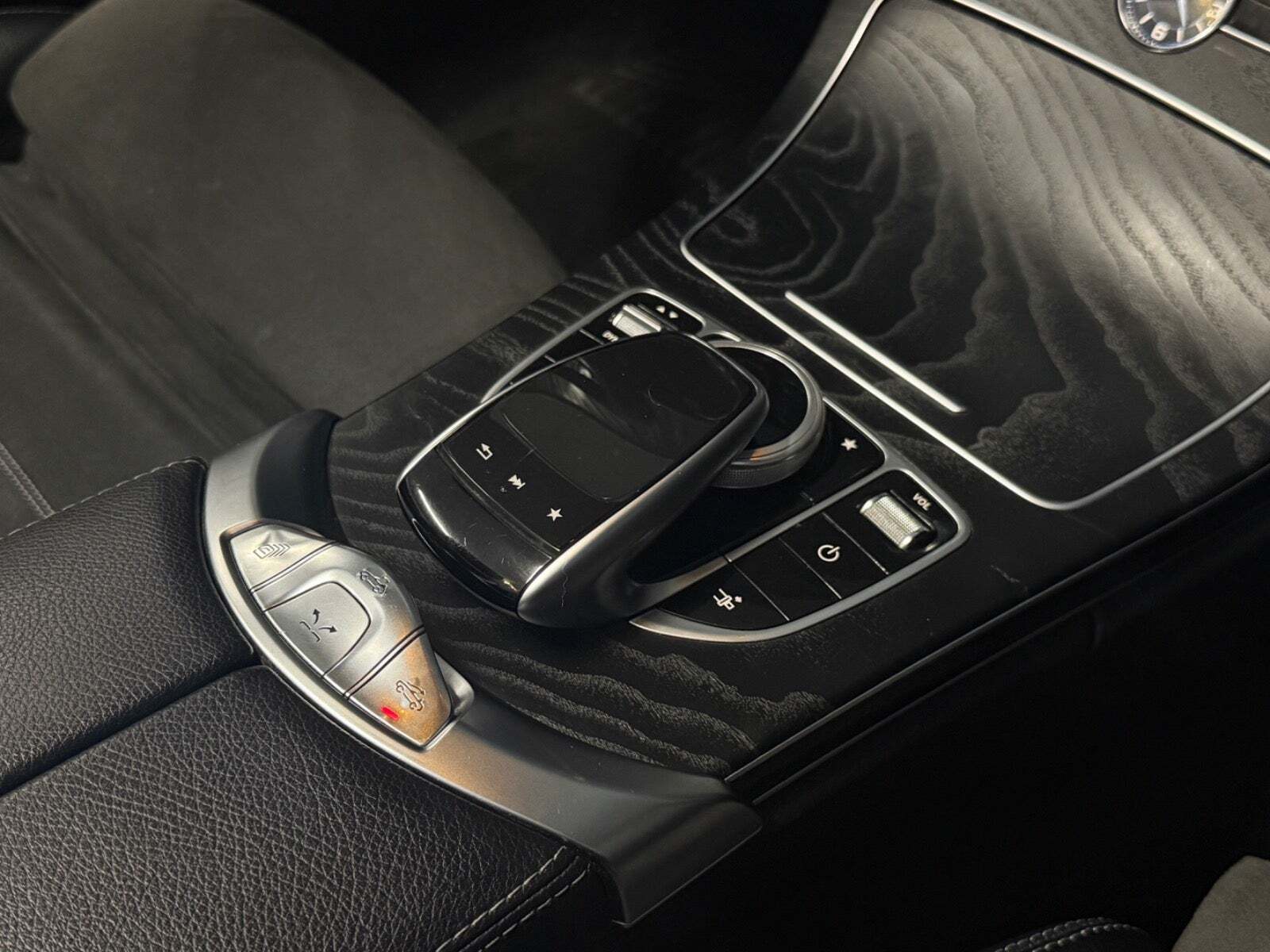 Blå Mercedes C200 fra 2017