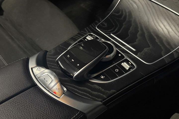 Blå Mercedes C200 fra 2017