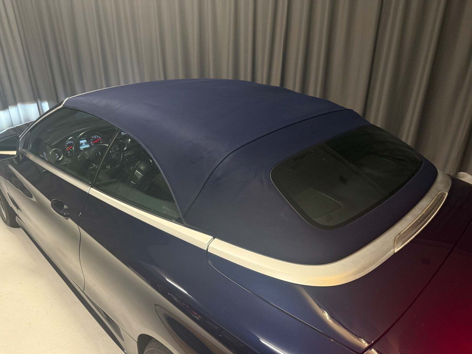 Blå Mercedes C200 fra 2017