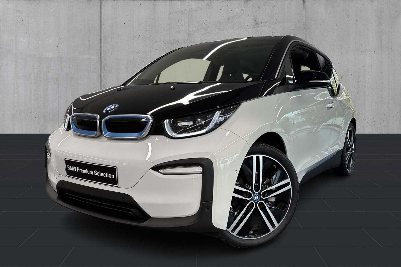 Hvid BMW i3 fra 2020 set udefra
