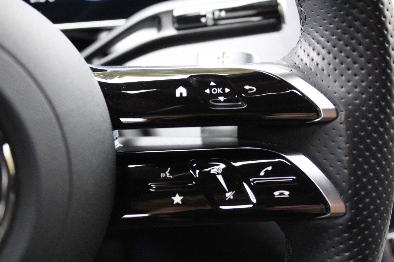 Hvid Mercedes EQE350 fra 2024