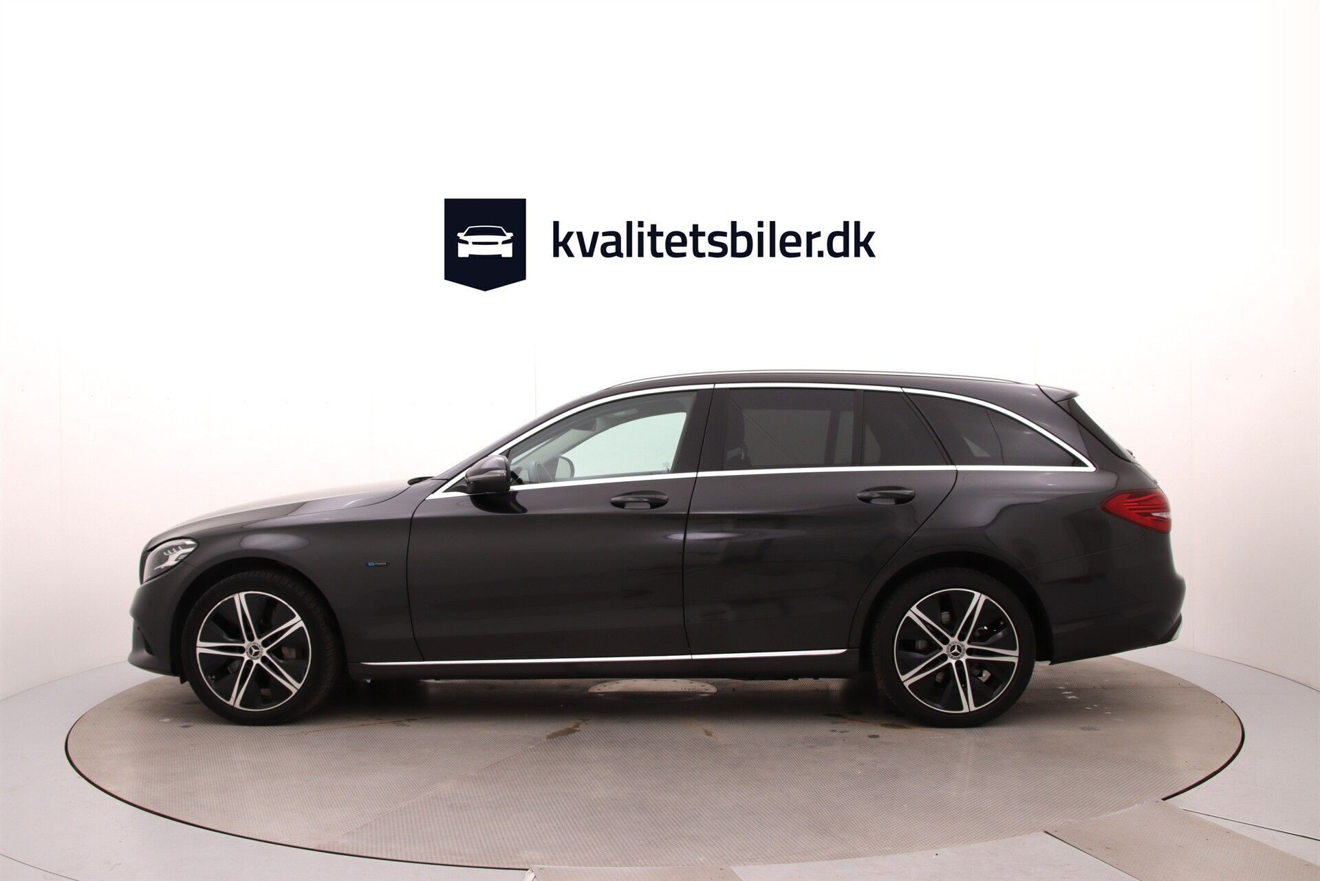 Grå Mercedes C300 de fra 2020