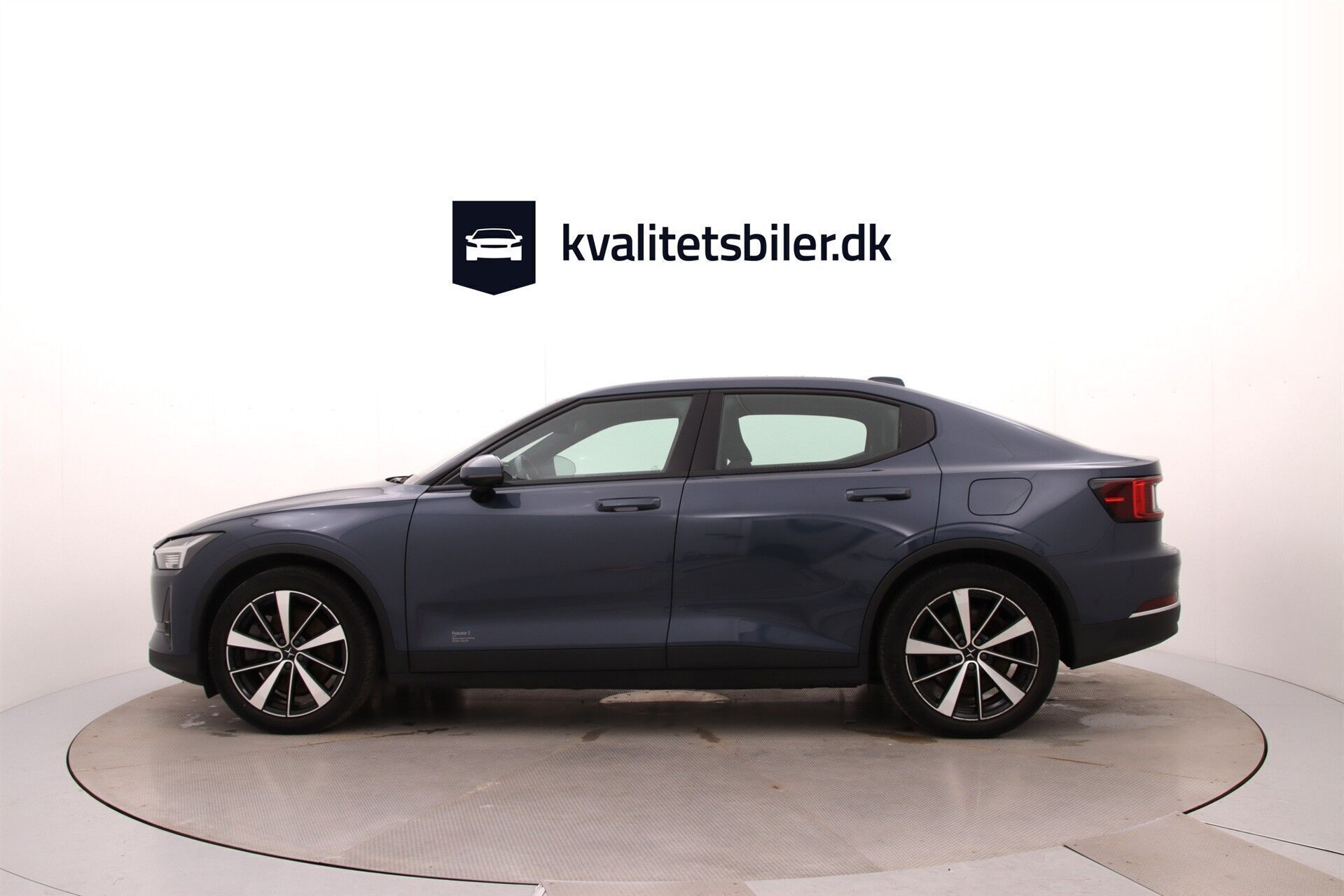 Blå Polestar 2 fra 2022