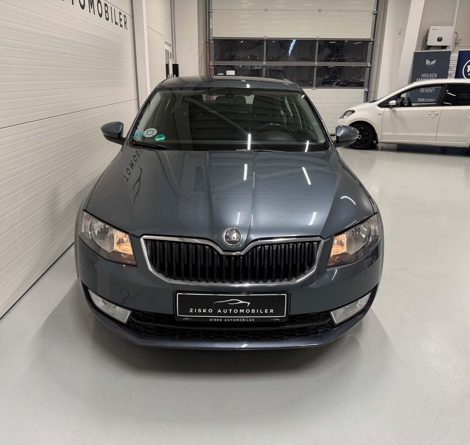 Grå Skoda Octavia fra 2014