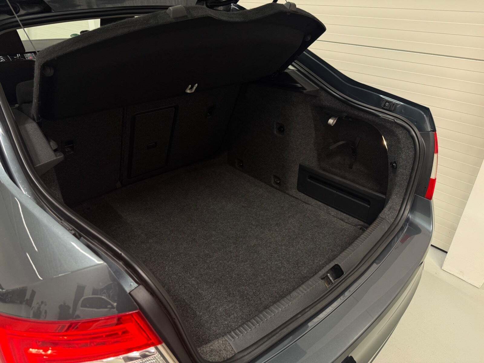 Grå Skoda Octavia fra 2014