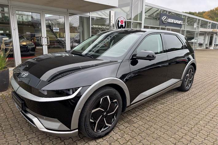 Sort Hyundai Ioniq 5 fra 2024 set udefra