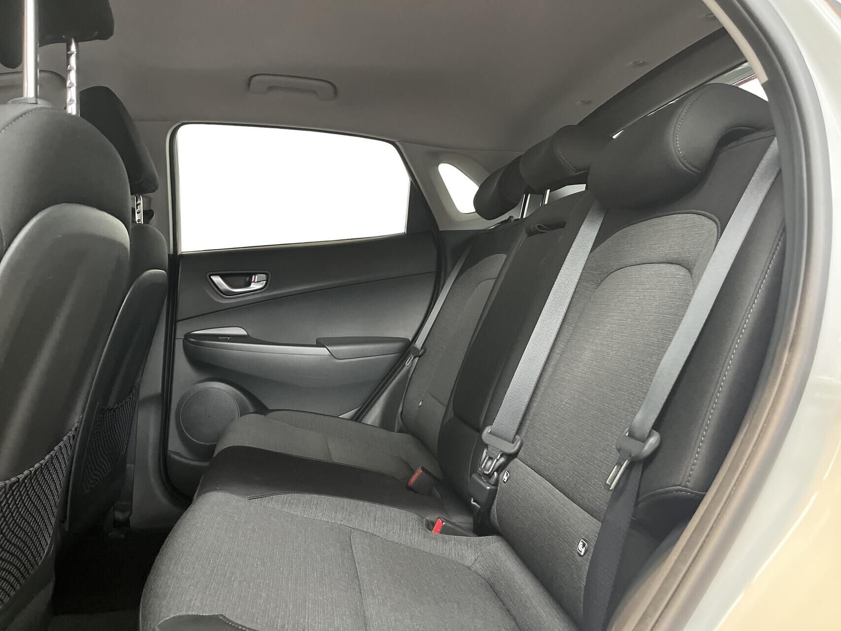 Hvid Hyundai Kona fra 2022