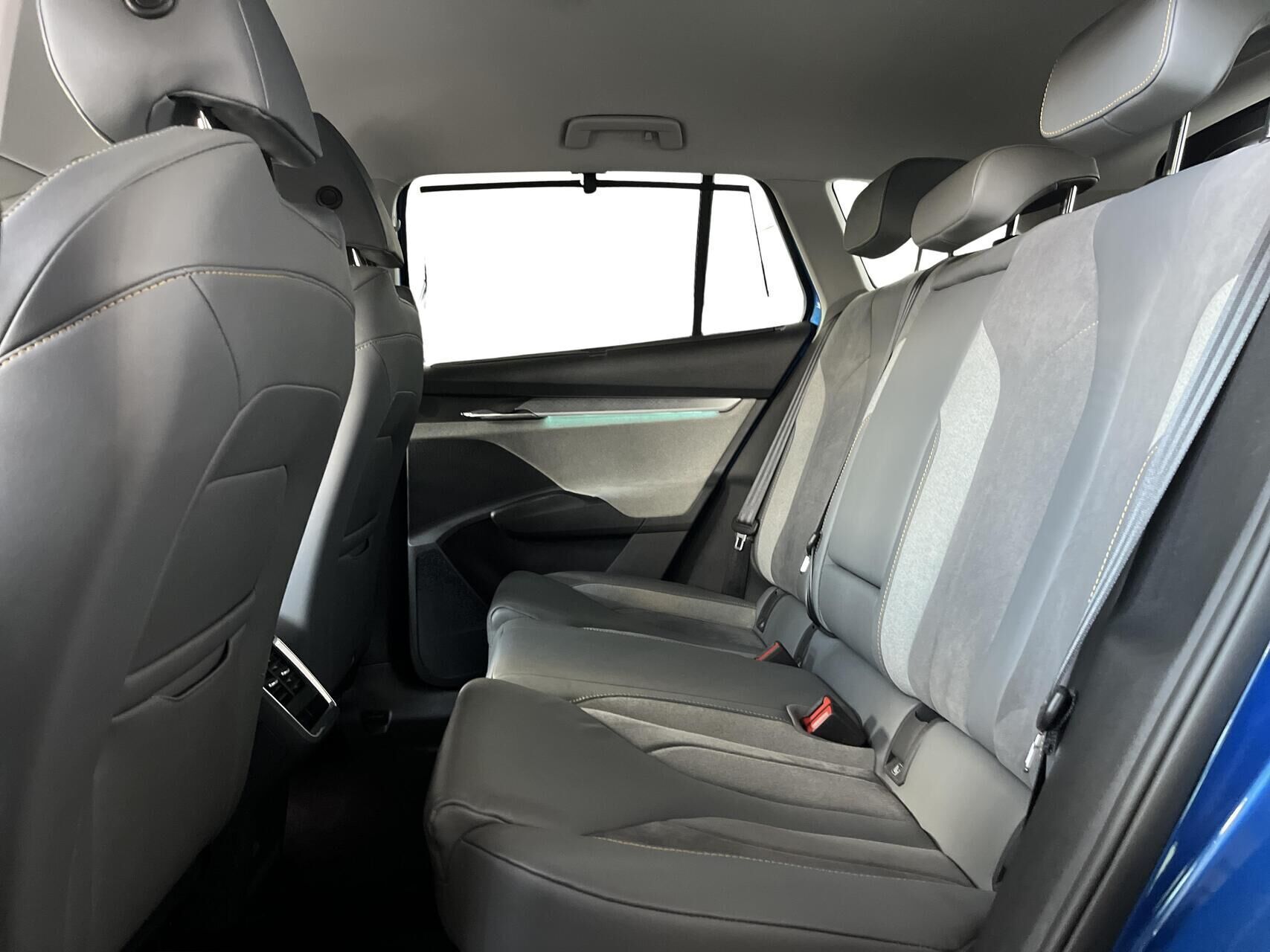 Blå Skoda Enyaq iV fra 2022