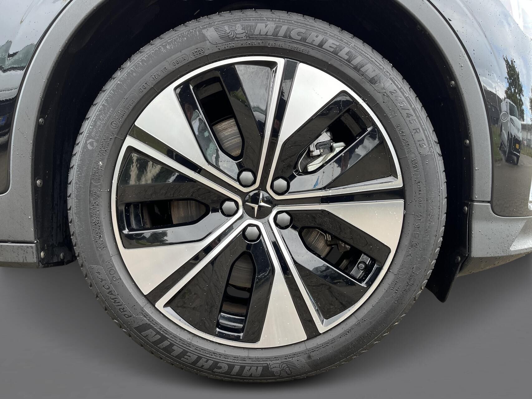 Sort Polestar 2 fra 2024