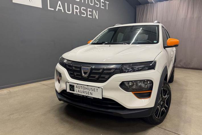 Hvid Dacia Spring fra 2021 set udefra