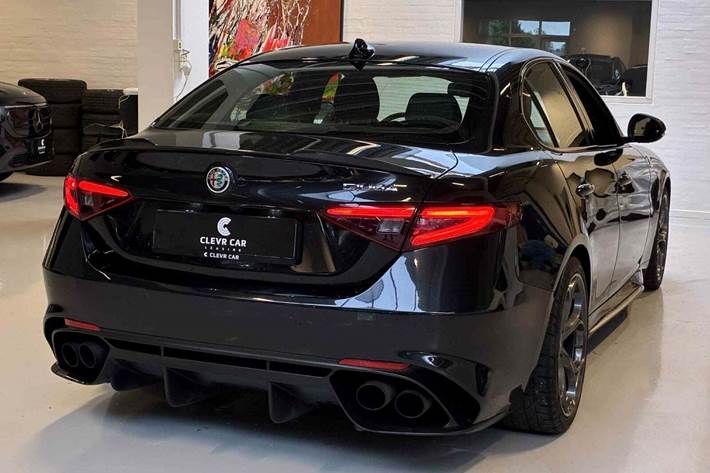 Sort Alfa Romeo Giulia fra 2017