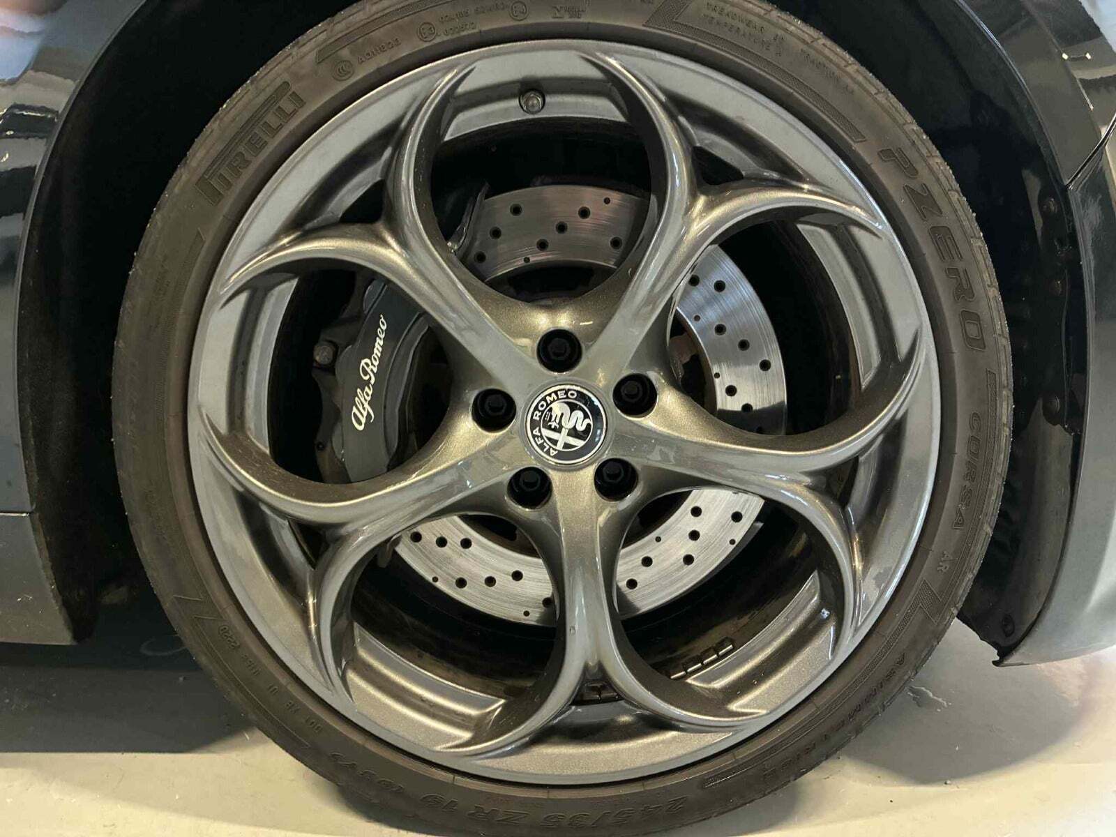 Sort Alfa Romeo Giulia fra 2017