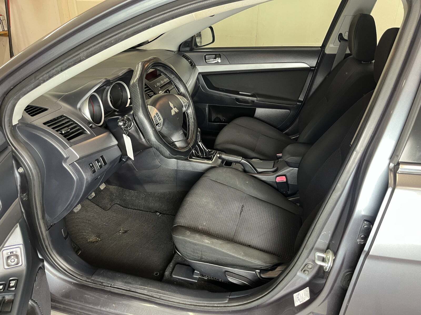 Mitsubishi Lancer 1,8 Invite SportSedan ClearTec