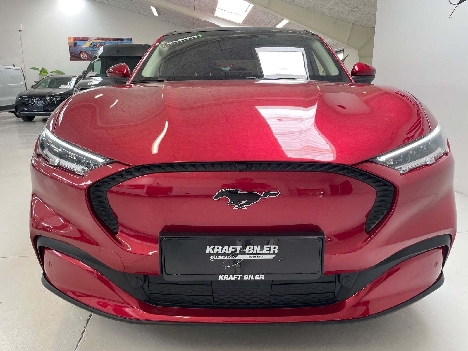 Rød Ford Mustang Mach-E fra 2023