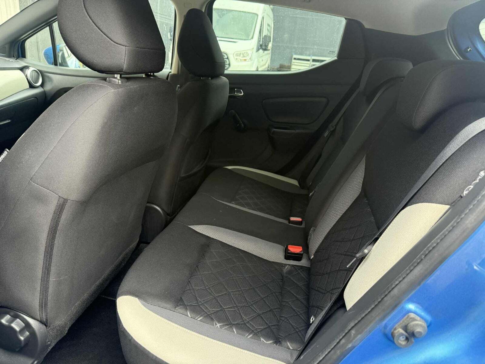 Blå Nissan Micra fra 2017