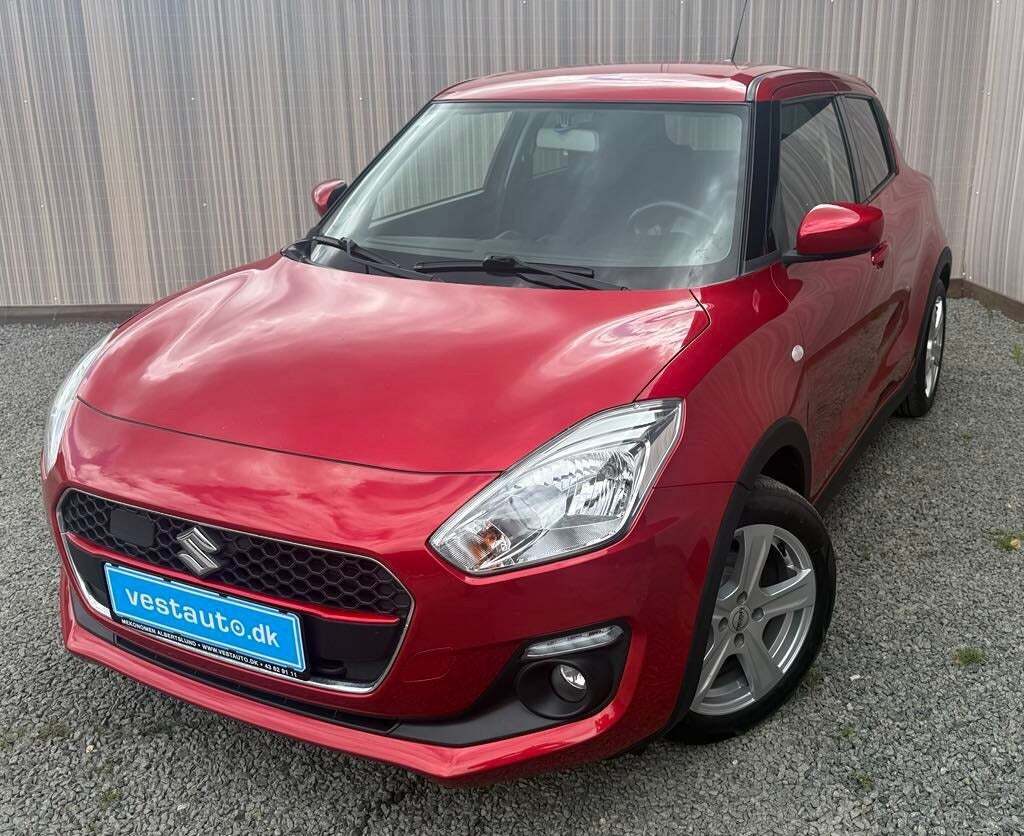 Rød Suzuki Swift fra 2017 set udefra