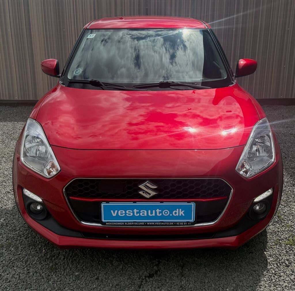 Rød Suzuki Swift fra 2017