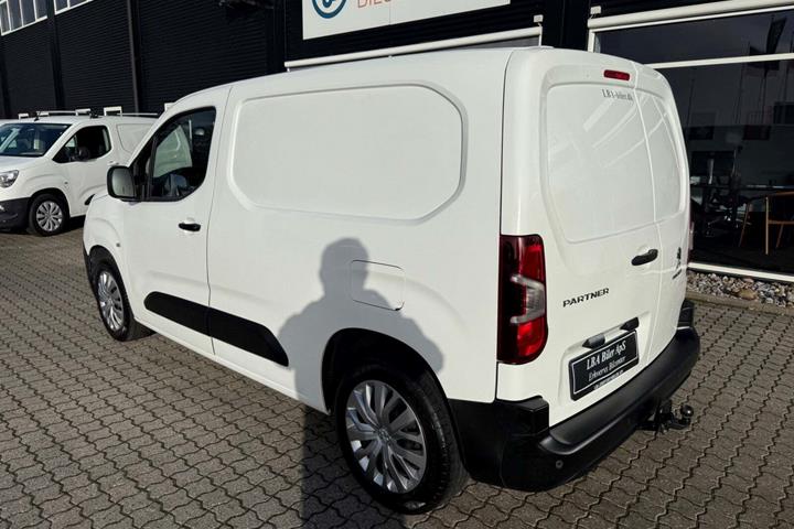 Hvid Peugeot Partner fra 2021