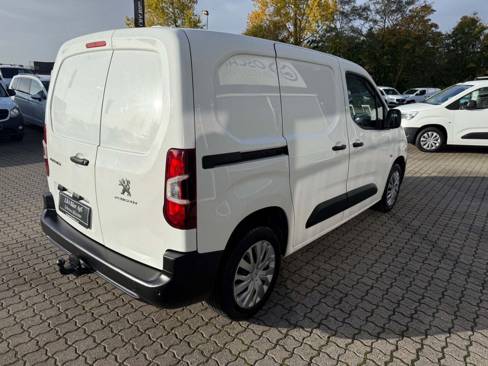Hvid Peugeot Partner fra 2021