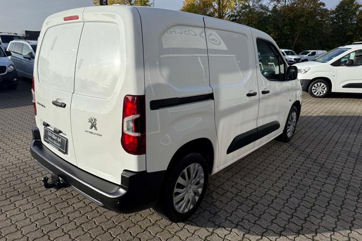 Hvid Peugeot Partner fra 2021
