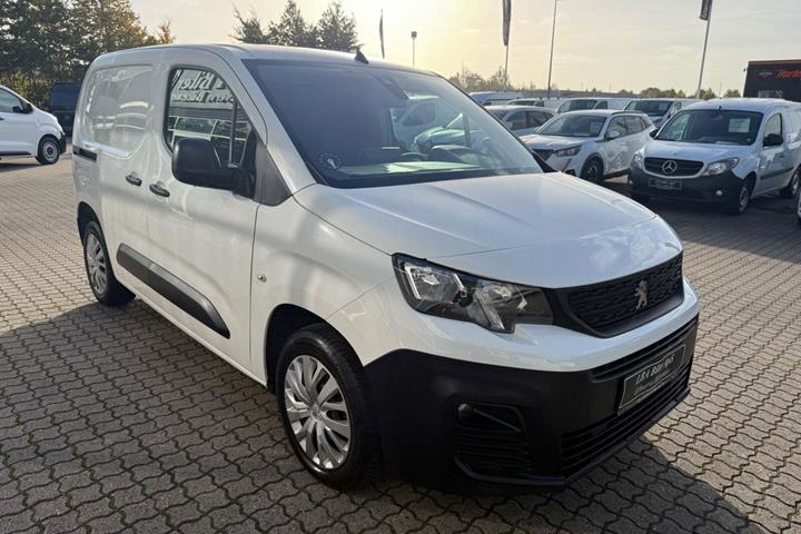 Hvid Peugeot Partner fra 2021