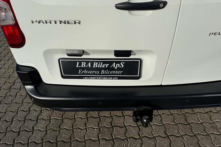 Hvid Peugeot Partner fra 2021