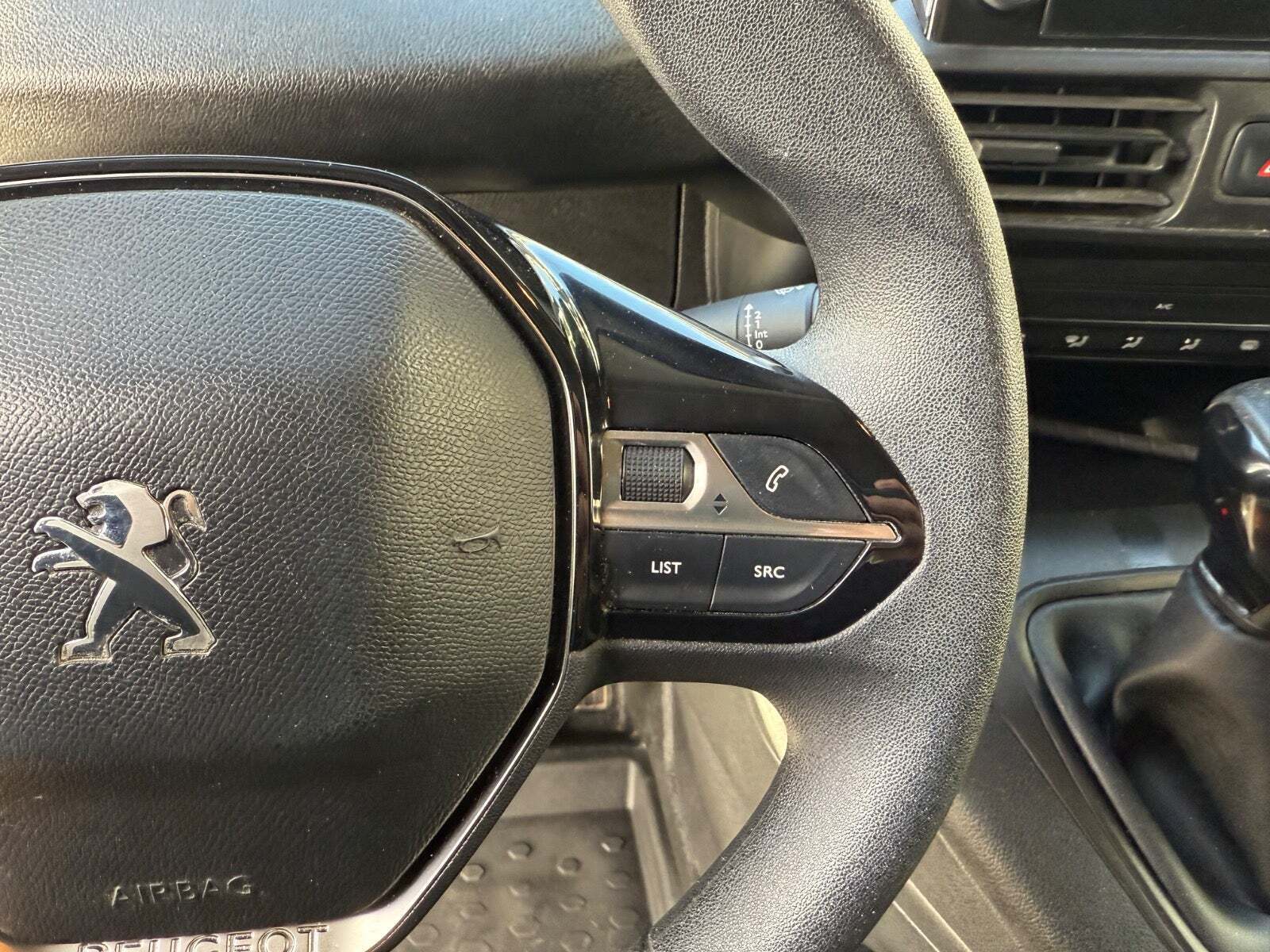 Hvid Peugeot Partner fra 2021