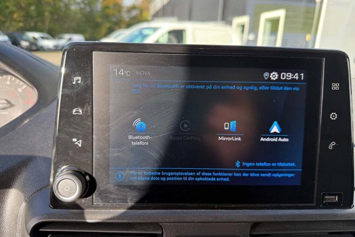 Hvid Peugeot Partner fra 2021