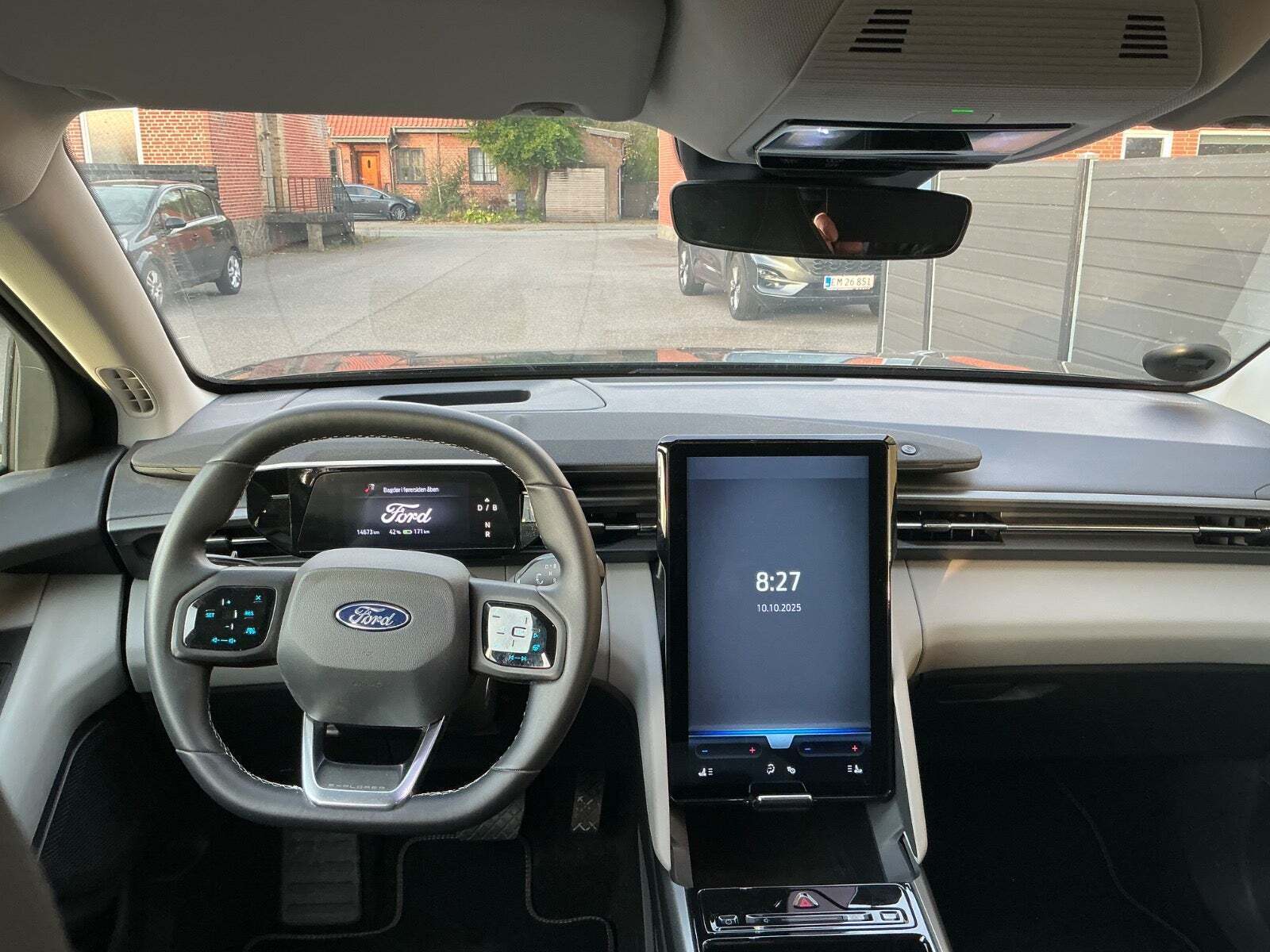 Ford Explorer 82 Select Extended Range