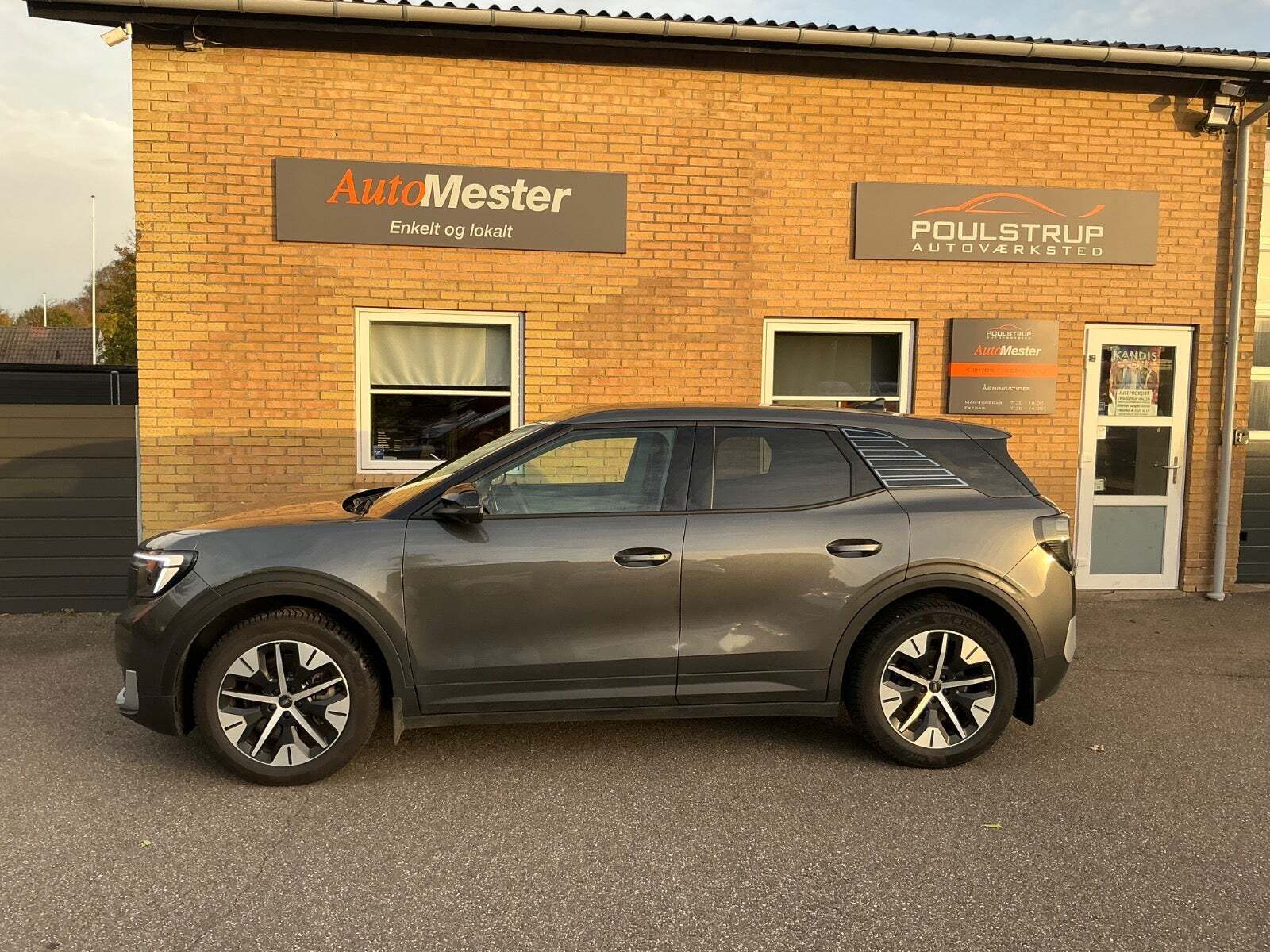 Ford Explorer 77 Select Extended Range